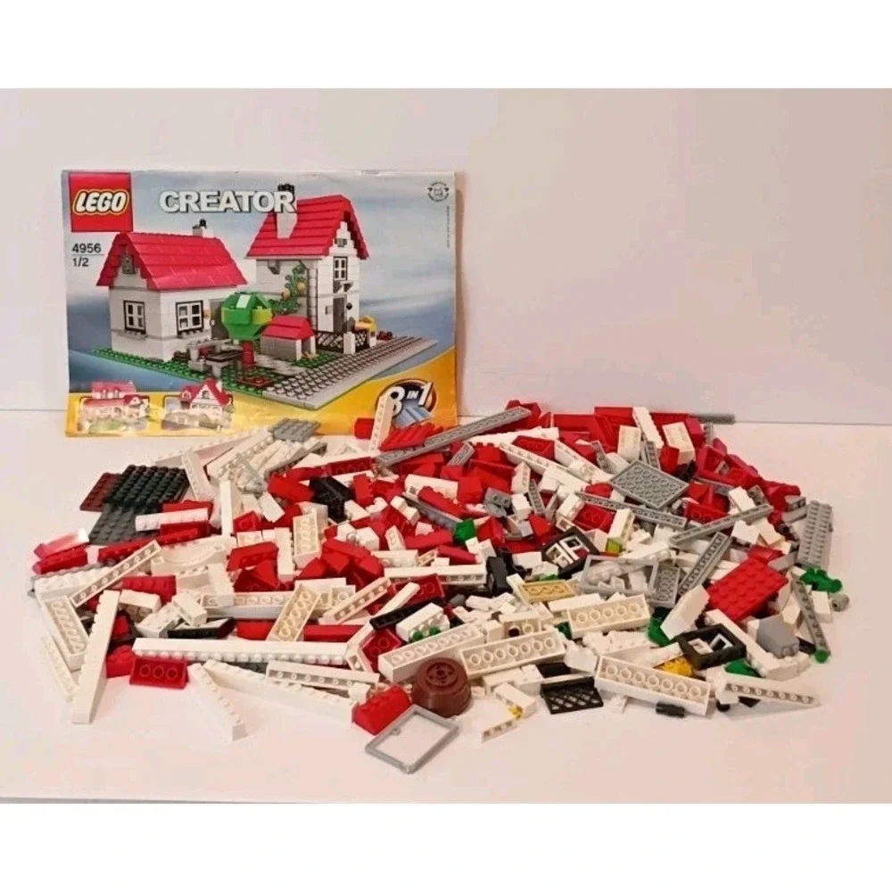 Replacement Parts LEGO Creator 4956 - 3 in 1 House 699/731 Pieces - 32 Missing